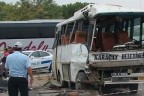 Otobüs ile midibüs çarpıştı: 3 ölü 18 yaralı