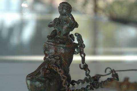 Laodikya’da 1800 yıllık kandil buldular