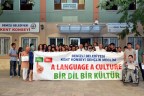 Yabancı stajyerler gençlere İngilizce öğretti