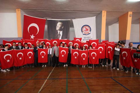 Belediyeden 30 bin Türk bayrağı