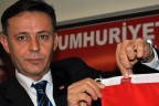 Türk Bayrağı’nda etiket krizi
