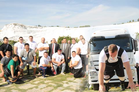 Strongman’lerden güç gösterisi