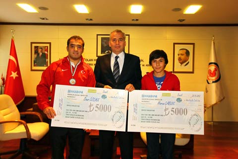 Şampiyonlara Zolan’dan ödül