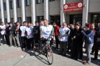 Memurdan bisikletli eylem