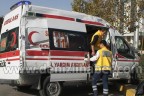 Ambulans aşırı hızla kavşağa daldı 3 yaralı