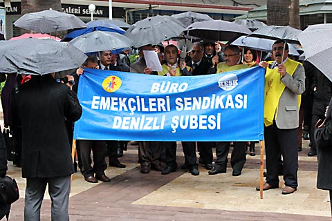 KESK’ten yağmur altında eylem