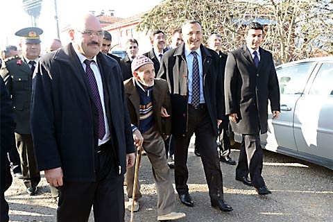 Demir, Tavas ve Acıpayam’a çıkarma yaptı