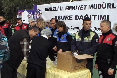 Polis’ten 5 ayrı camide aşure hayrı
