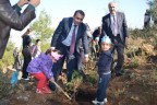 Sezonun ilk fidanları çocuklardan