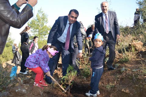 Sezonun ilk fidanları çocuklardan