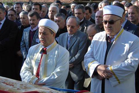 AK Parti’liler cenazeye katılmadı