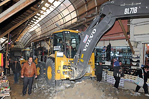 Sarraflar Caddesi’ne yerli traverten