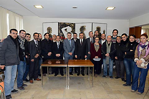 Denizli Valisi Demir, gazetecileri unutmadı