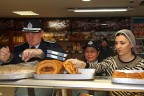Denizli zabıtası 65 marketi denetledi