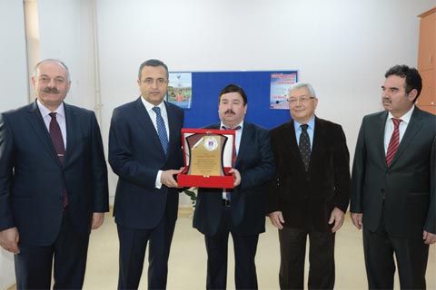 Hayırsever’e teşekkür plaketi