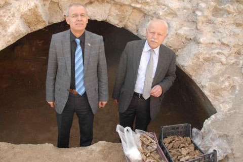 Kepçe vurdu tarih fışkırdı