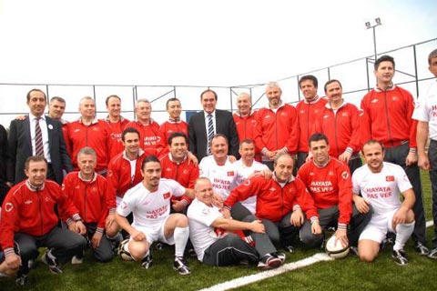 Futbolun unutulmazları Denizli’de buluştu