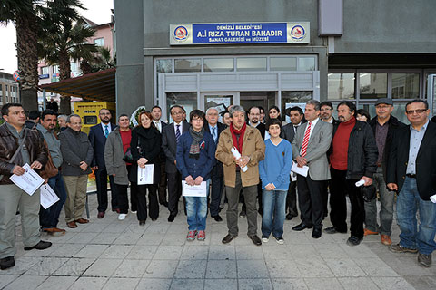 Öğrencilerinden karma sergi