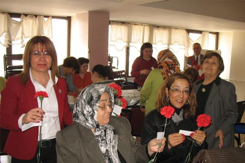 ADD’den kırmızı karanfil