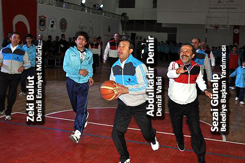 Protokol,basketbolda miniklerle karşılaştı