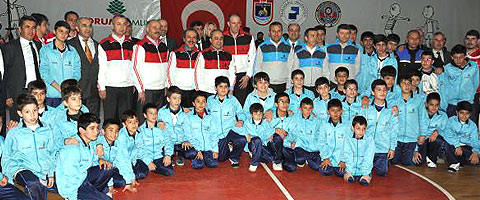 denizli-basketbola-kucuk-dev-adimlar-ic