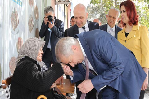 Bu kez eşi de vardı