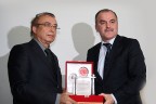 Eğitimin gönüllü Bereket’ine plaket