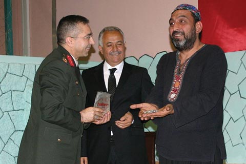 ‘Kınalı Kuzular” hükümlüler için sahnelendi