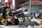 Bir evden 5 kamyon çöp çıktı