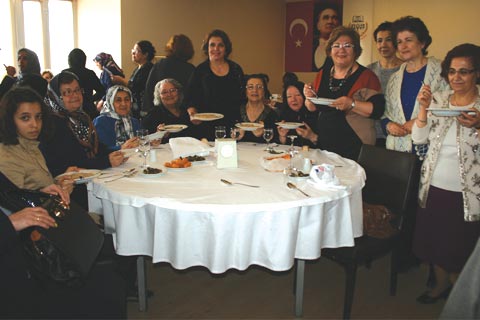 Geliri kız öğrencilere gidecek