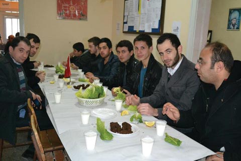 Ülkücüler çiğ köfte etkinliğinde buluştu