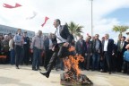 Vali Demir Nevruz Ateşinden atladı
