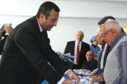 Vali Demir, yaşlıları sevindirdi