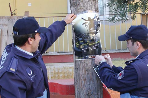 Korsan afişe ceza yağdı
