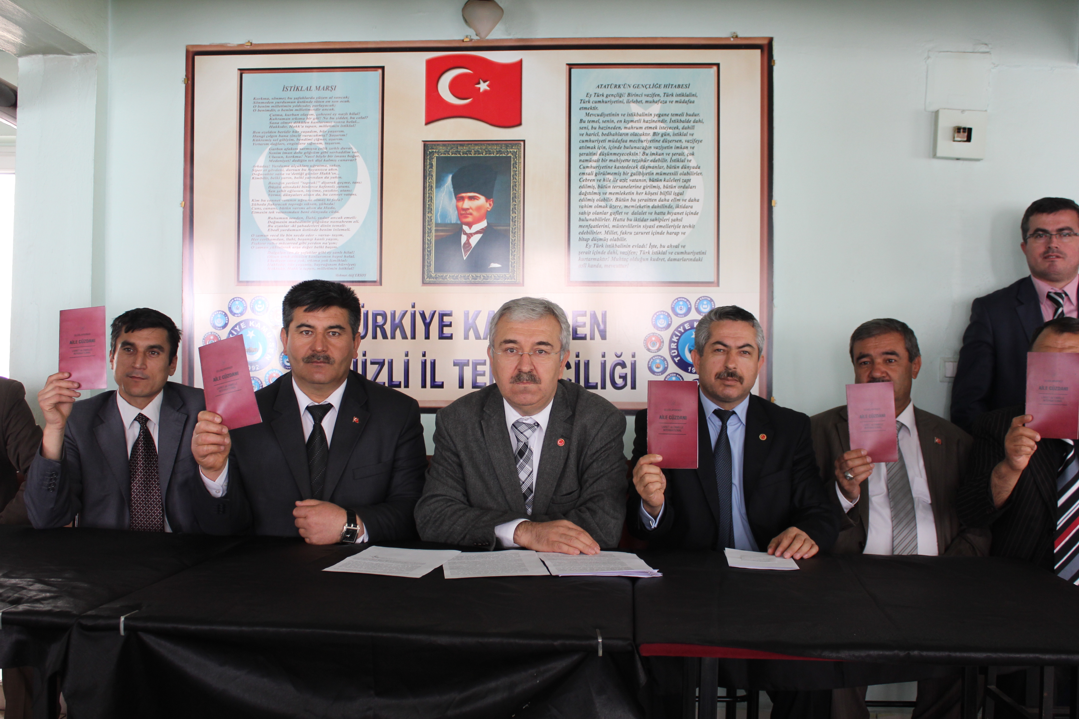 Kadro ve aile yardımı istiyorlar