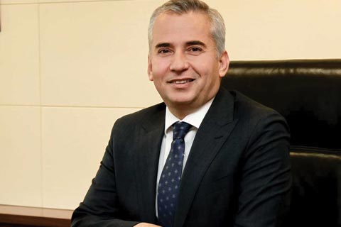 Zolan, meslektaşlarını kutladı