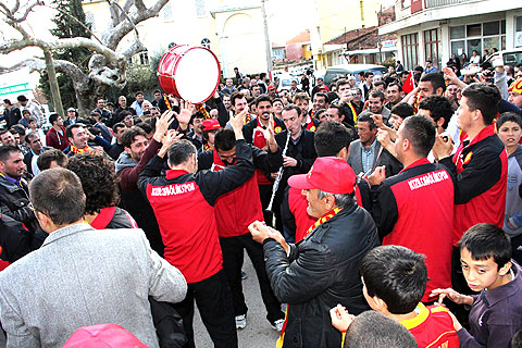 Denizli’de sarı-kırmızı bayram
