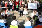 Minikler heyecanlanmasın diye velileri maske taktı