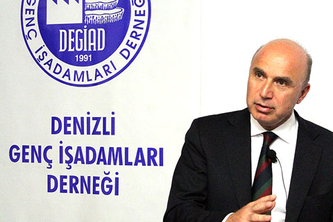 Denizlililere liderliğin 10 altın sırrını verdi
