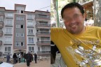 Beşinci kattan atladı ağır yaralandı