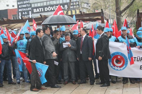 İşçileri, fırtına bile durduramadı