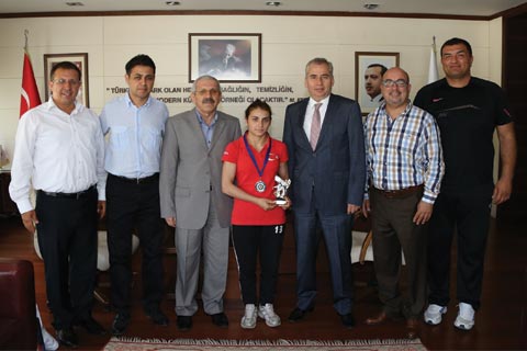 Avrupa Şampiyonuna Zolan’dan hediye