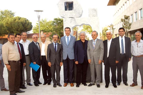 Denizli Valiliği önüne “Focus” heykeli