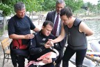 Yaralı flamingoyu itfaiye kurtardı