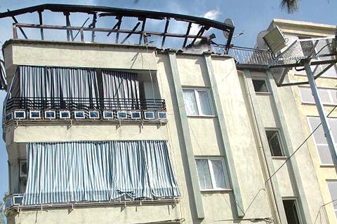 Çatıda kekik sapı yakmaya kalkışınca…