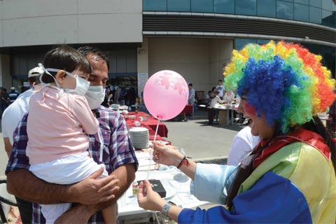 Hastane personelinden örnek kermes