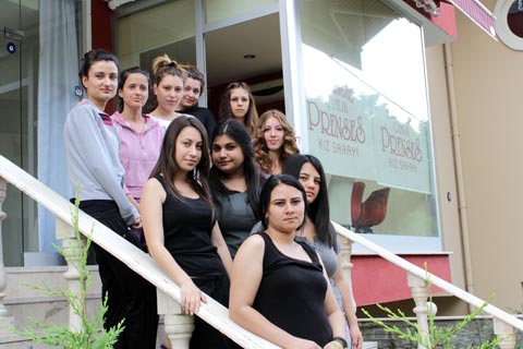Saray battı, vezir kaçtı, prensesler mağdur