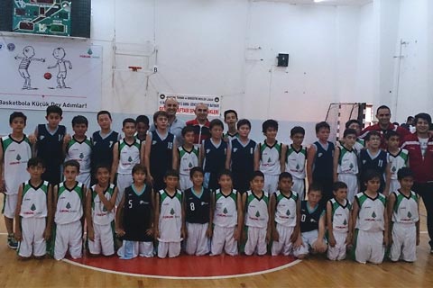 İlk maçta dostluk galip geldi