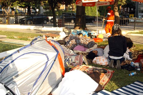 Denizli Çınar Meydanı’nda yatılı direniş