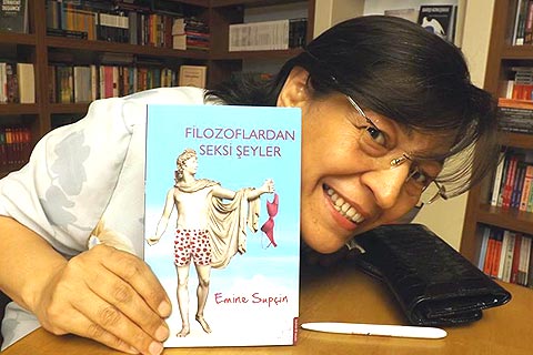 Supçin ‘Filozoflardan Seksi Şeyler’i imzalayacak